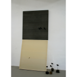 Kaum wahrnehmbar /  2015 / Harz, Pigmente, zweiteilig / 210 x 95 cm